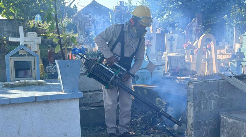 Realizamos la fumigación de panteones municipales