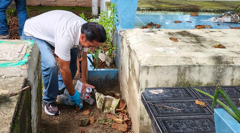 Limpieza y eliminación de posibles criaderos del mosquito transmisor del dengue en panteones