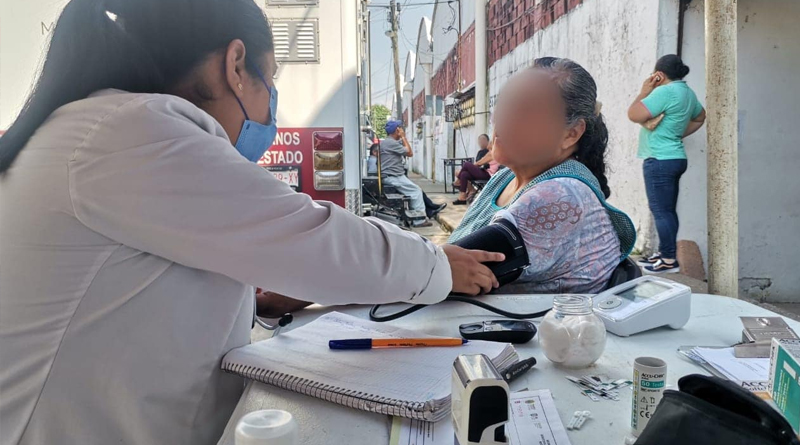 Brindamos servicios médicos gratuitos a la población de Minatitlán